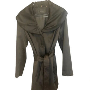 Tahari Satin trench size M perfect condition huge  ruffled collar
